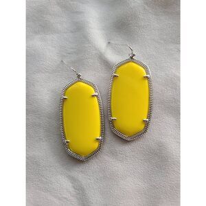 Kendra Scott VVGUC Opaque Yellow Glass Danielle Earrings in Gold